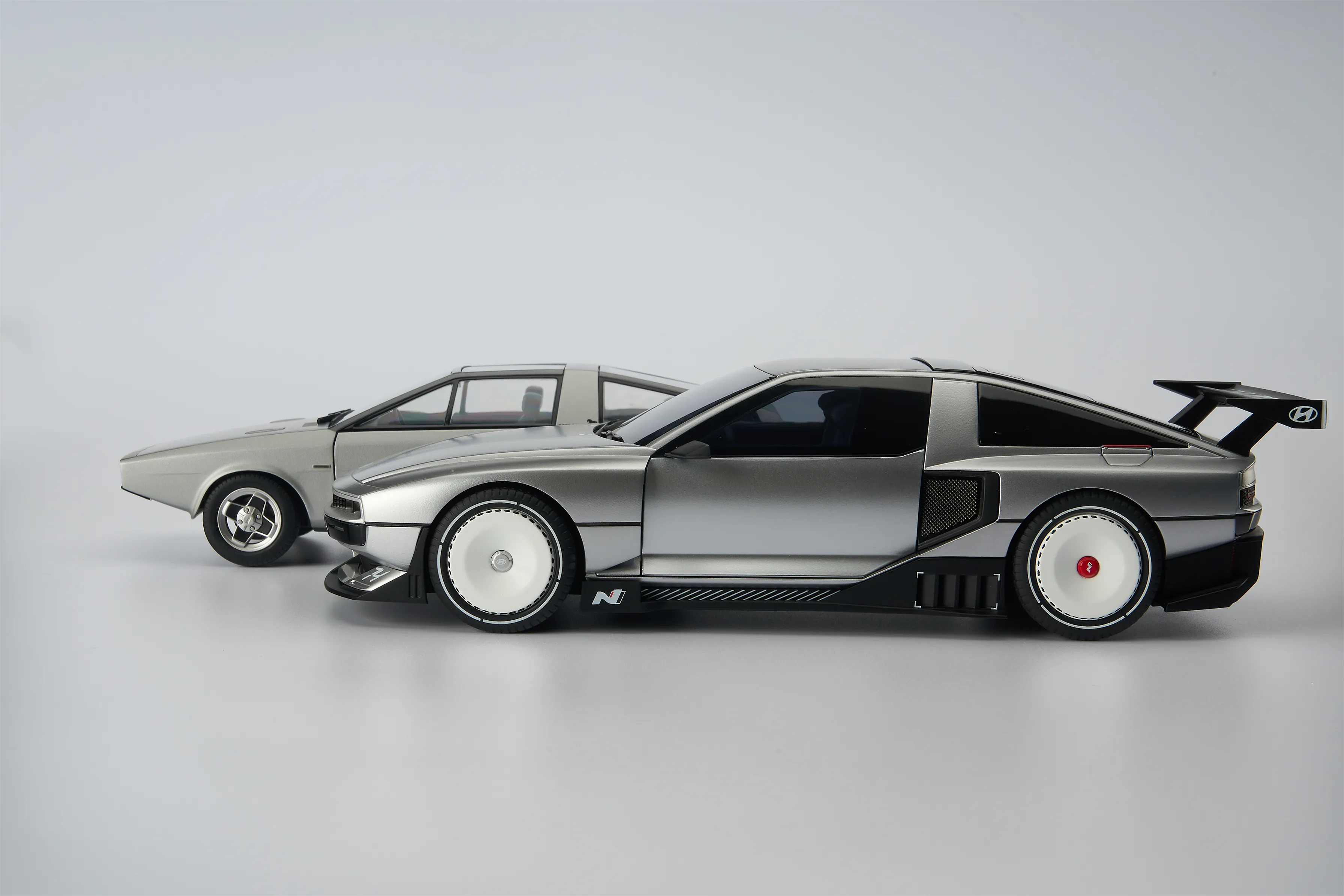 Hyundai N Vision 74와 Pony Coupe 모델 이미지 3