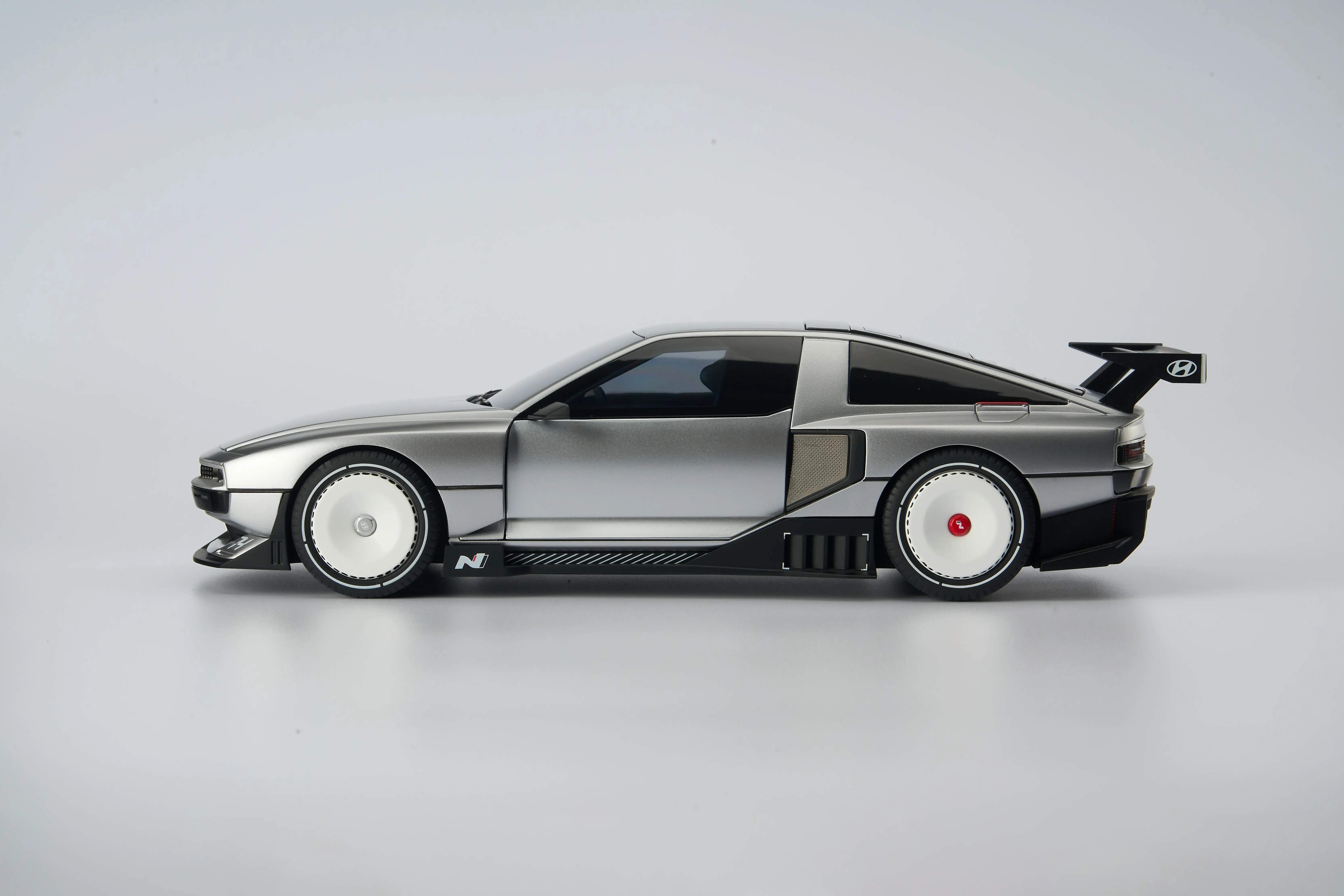 Hyundai N Vision 74와 Pony Coupe 모델 이미지 4