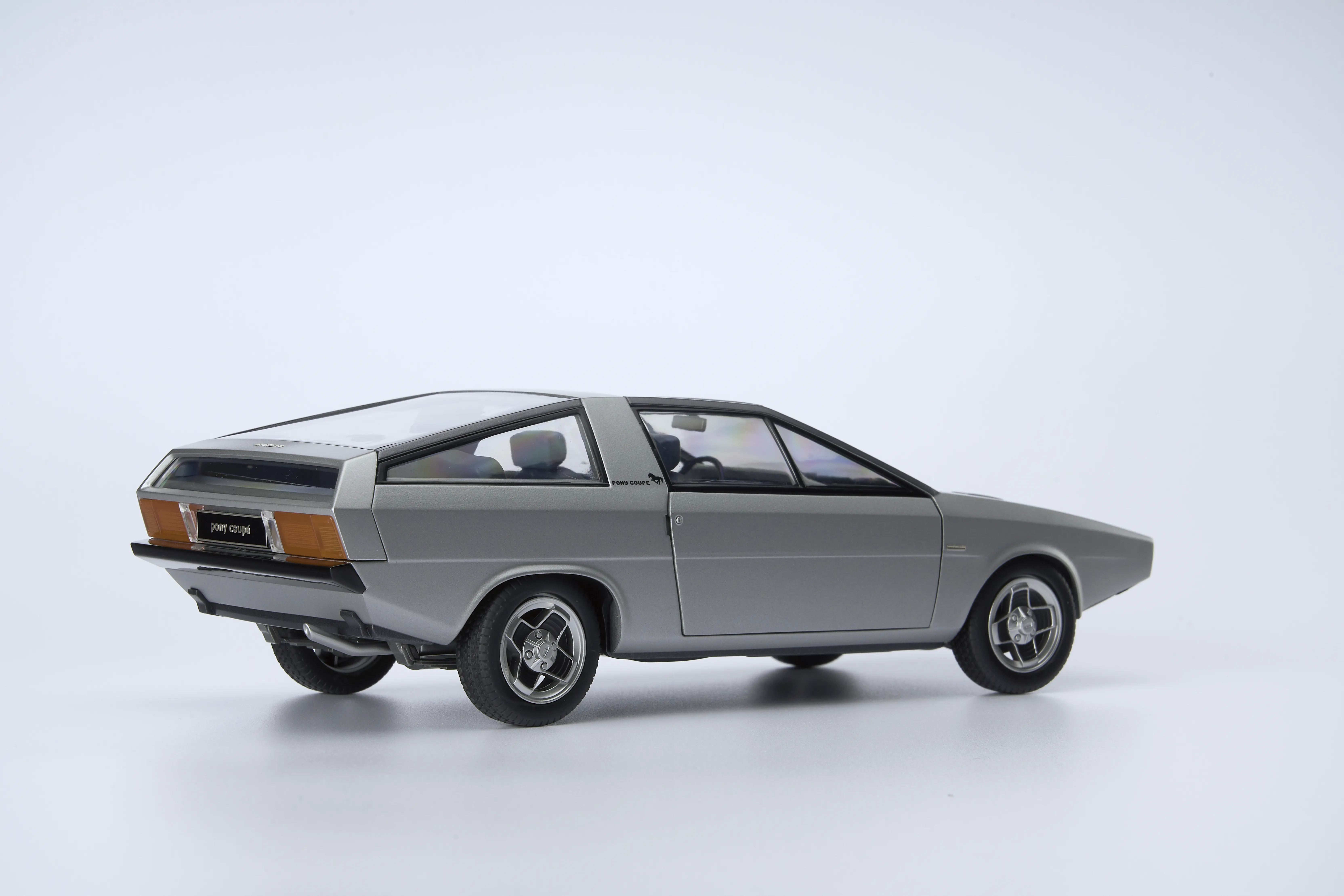 Hyundai N Vision 74와 Pony Coupe 모델 이미지 26
