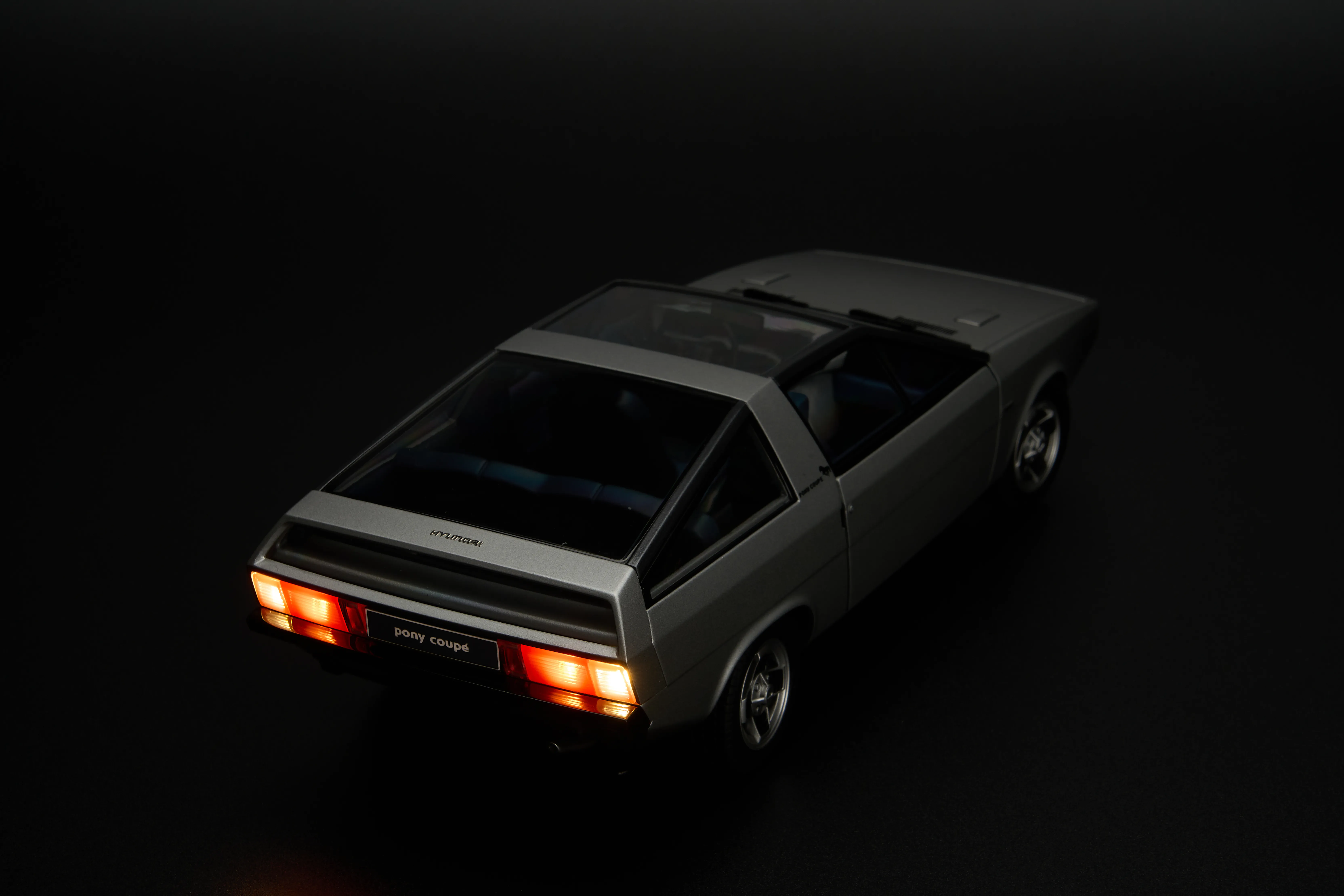 Hyundai N Vision 74와 Pony Coupe 모델 이미지 32